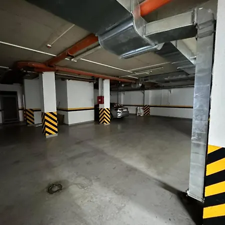 Luxury Artistic With Private Underground Garage *