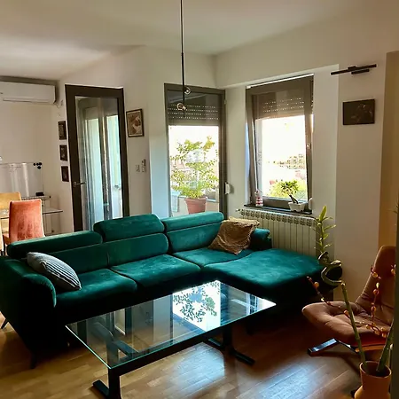 Luxury Artistic Apartment