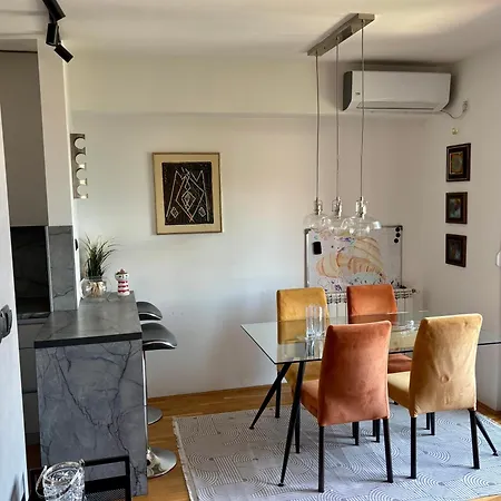 Luxury Artistic With Private Underground Garage