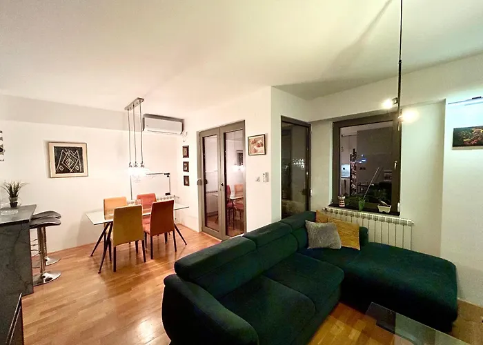 Luxury Artistic Apartment